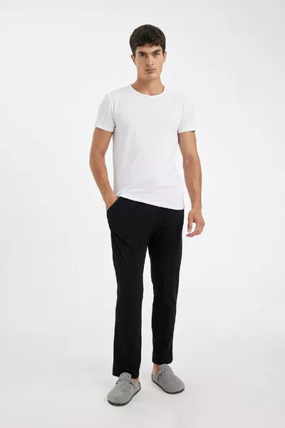 Regular Fit, Taillenschnürung, gerade geschnittene Pyjamahose mit Taschen au