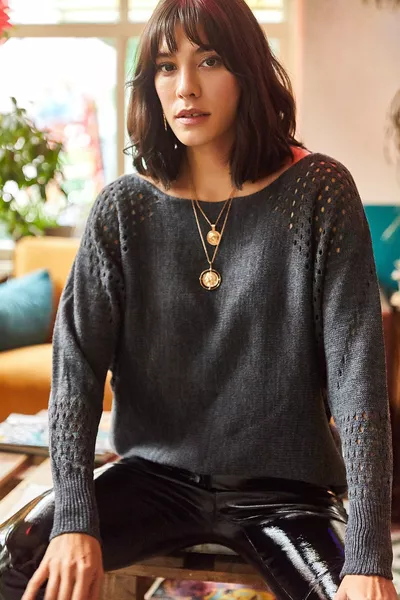 Женский антрацитовый ажурный свитер оверсайз с рукавами-летучая мышь