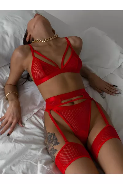 Ensemble porte-jarretelles à jambes avec détails en résille rouge