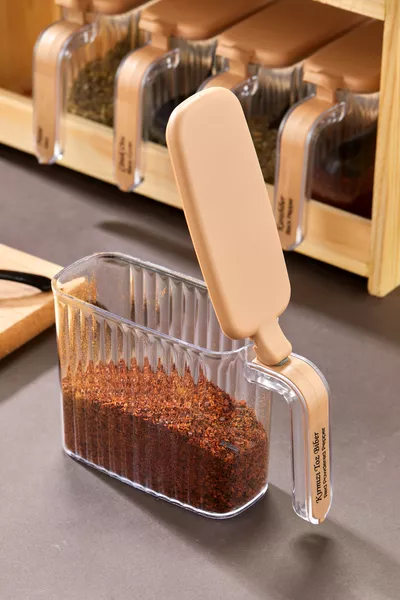 AHŞAP STANDLI 'LU KAPAKLI KAŞIKLI BAHARATLIK TAKIMI (KAHVERENGİ)