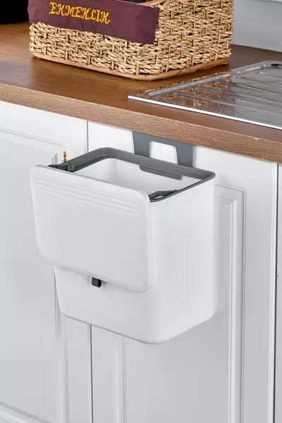 Кош за боклук с бюро и шкаф за кухня