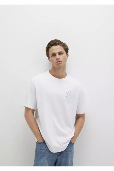 Бяла тениска с лого и щампа на гърба, свободна кройка / широко удобна кройка 