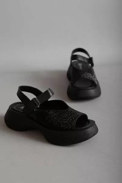 Auswählen  Sandalen aus echtem Leder mit steindicker Sohle Schwarz