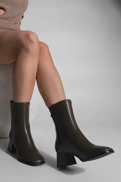 Women's Heeled Boots Blunt Toe Back Zipper Nayis Brown