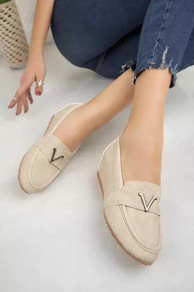 Minal  Бежови дамски обувки със скрит ток