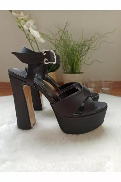 Robes de soirée à plateforme en satin noir pour femme