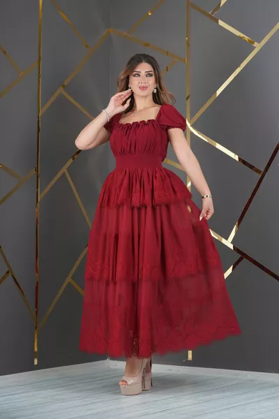 لدينا قسيمة الدانتيل زينت Sendy قصيرة الأكمام منخفضة قطع مساء اللباس