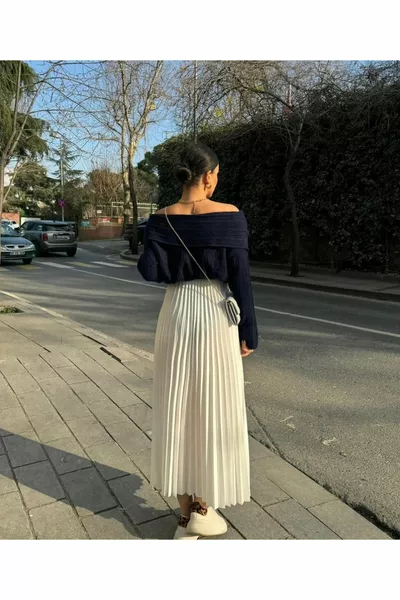 تنورة طويلة من الساتان مطوي