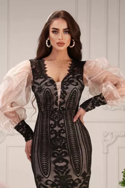 Abito di design in pizzo guarnito in organza di vetro