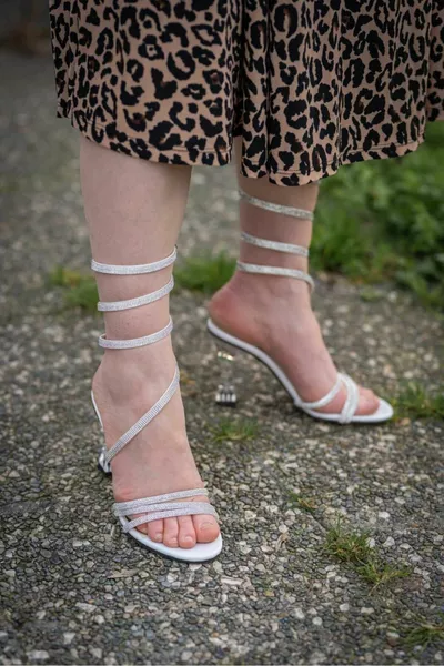 Weiße Wrapping Stone Heels für Damen 