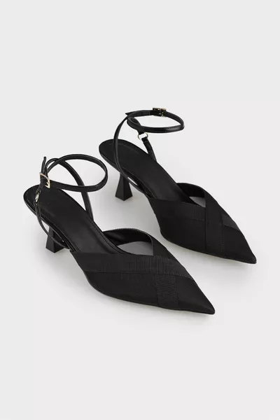 الكعب النسائي الأسود