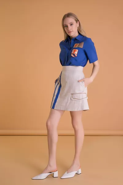 Embroidered beige mini skirt with line details