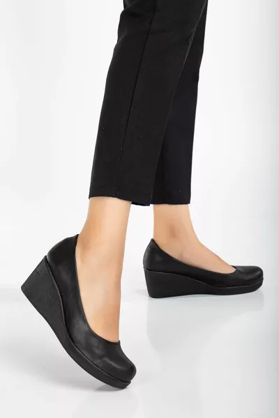 Tacchi imbottiti da donna Pelle piatta nera