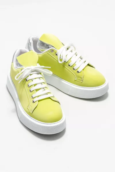 حذاء رياضي نسائي أخضر