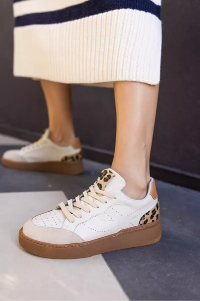 جوردون حذاء رياضي نسائي مزين باللون البيج جلد الفهد