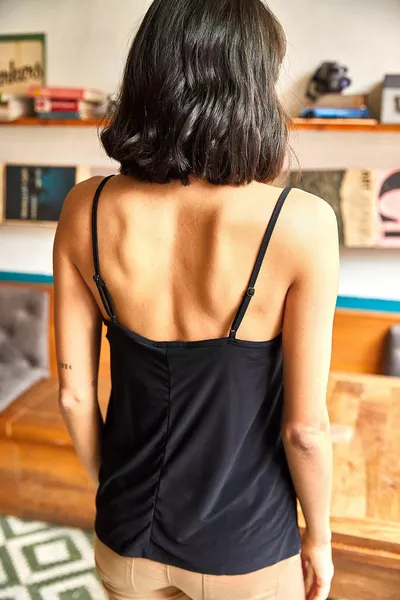 Дамска черна каишка с регулируема дантелена драпирана плетена блуза потник 