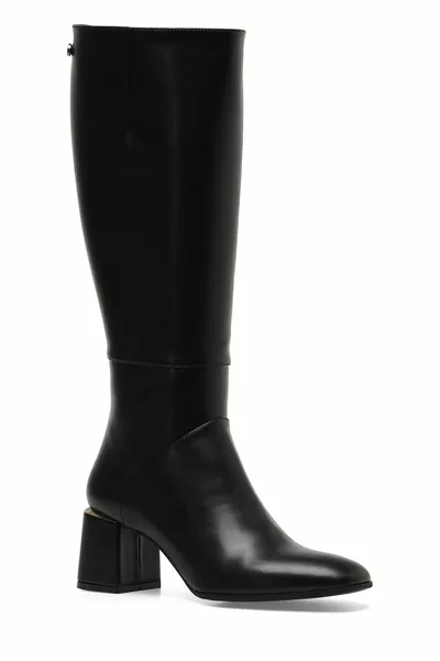 أحذية نسائية سوداء بكعب عال