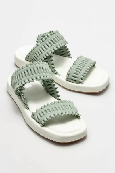 صنادل رياضية نسائية خضراء