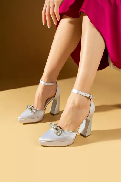 المرأة رمادي الساتان الحجر مساء اللباس منصة الزفاف الكعب العالي