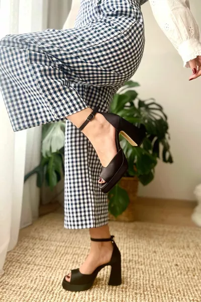 المرأة بيلا الساتان منصة واحدة الفرقة المفتوحة اصبع القدم عالية الكعب السميك