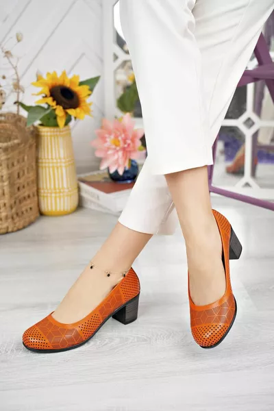 جلد طبيعي نسائي كعب كاجوال 