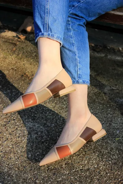 Женские современные двухцветные балетки