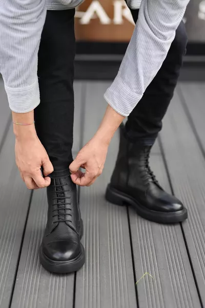 - Черные кожаные мужские почтовые сапоги на молнии 