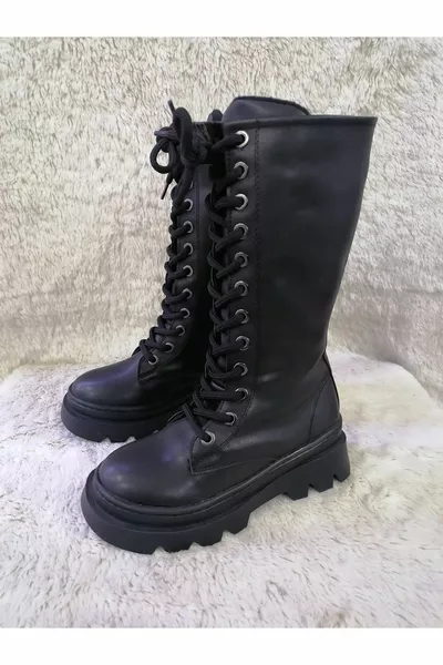 BOTTES FILLE À LACETS SOUS LE GENOU.