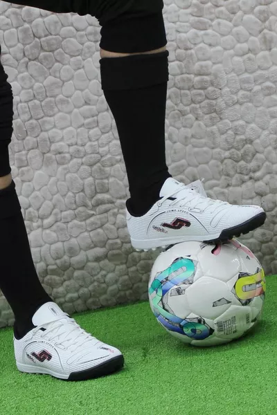  حذاء كرة القدم للرجال Astroturf