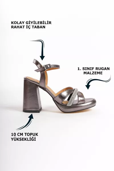 فساتين سهرة نسائية بكعب سميك عالي مع مشبك بلاتيني لامع شريط سميك لامع في الأمام