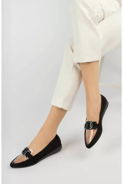 أسود من جلد الغزال المرأة الباليه الشقق