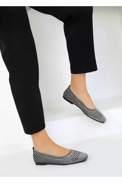 شقق الباليه الحجرية النسائية