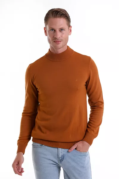 Maglione lavorato a maglia Camel Regular Fit con collo a mezzaluna leggermente alto