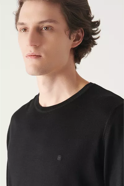 Maglione da uomo nero a girocollo in misto lana 