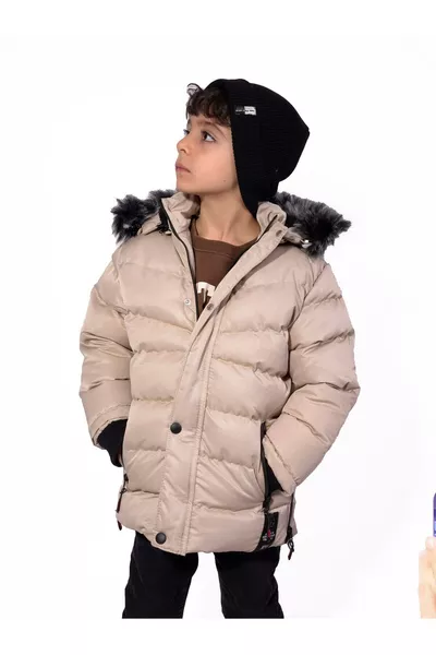 معطف ولد مع بطانة من الفرو الصناعي وتغطية قماشية، مع قلنسوة قابلة للإزالة، بلون البيج