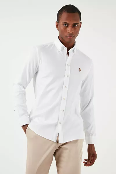 قميص رجالي بقصة نحيفة وياقة بأزرار بشعار U.S. Polo، % قطن GÖMLEK 