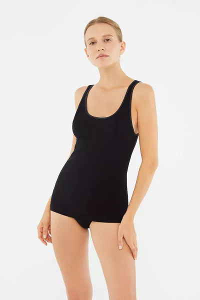 Zwarte Damestop met Brede Hals en Dikke Bandjes van Tricot