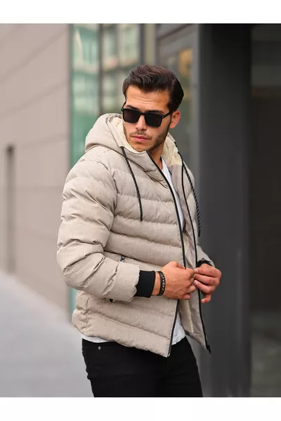 سترة رجالية مبطنة بالفراء من الداخل باللون عسلي