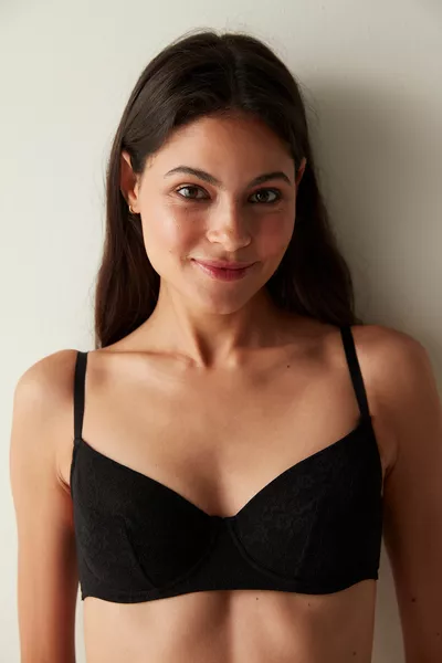 فالديريا دانتيلي حمالة صدر سوداء