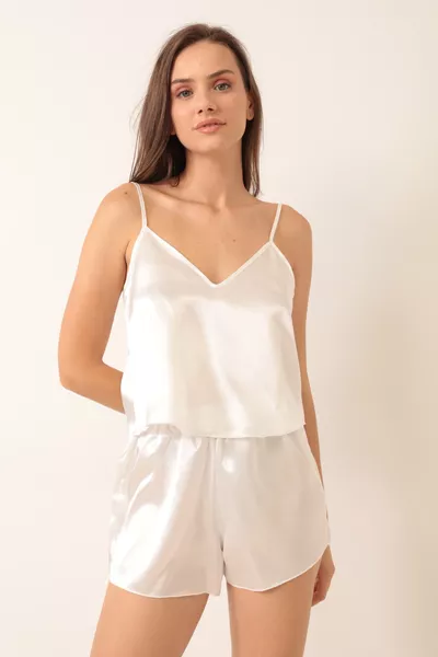 طقم سهرة أنيق مع شورت ساتان