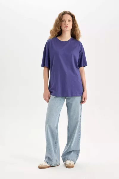 Oversize широк модел с обикновено деколте, основна бяла тениска с къси ръкави SM