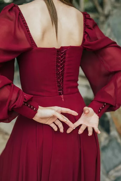 برج الحمل الشيفون طوق القلب بورجوندي اللباس