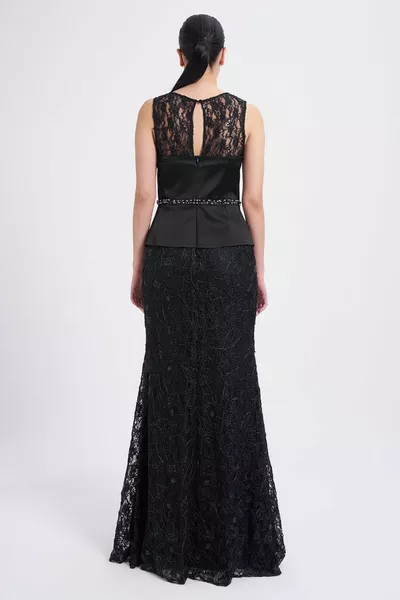 فستان طويل من الدانتيل Blz