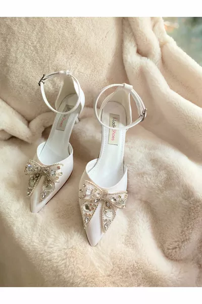 Вечерние туфли на коротком каблуке