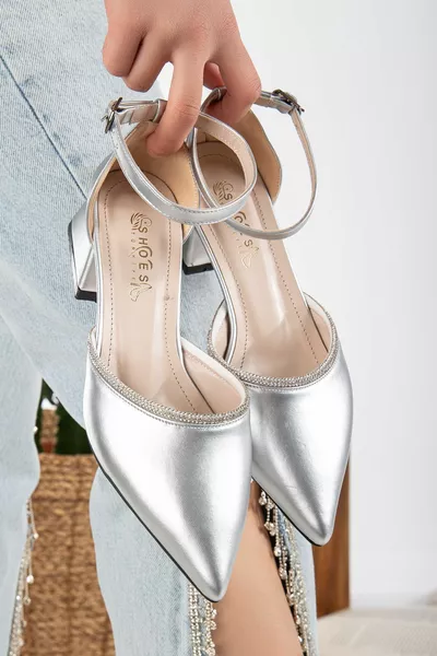 المرأة الحجر عارضة مساء اللباس الكعب الكلاسيكي