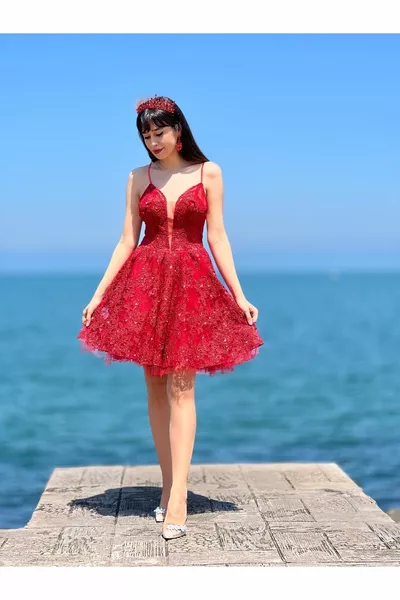 Rode mini-jurk met glitterstof en bandjes