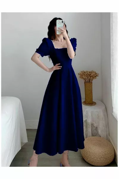 Kurzärmeliges ausgestelltes Midikleid