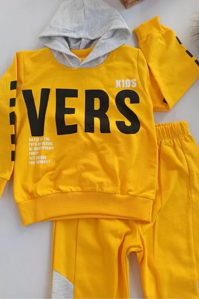 طقم أطفال ثنائي مكتوب باللون الأصفر للفئات العمرية 1-2-3-4-5 سنوات