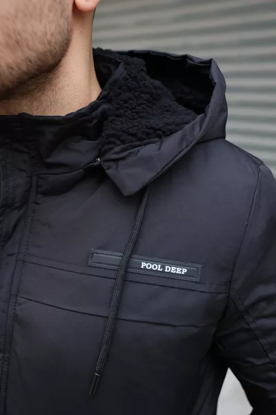 معطف رجالي أسود مبطن بالفرو ومضاد للماء