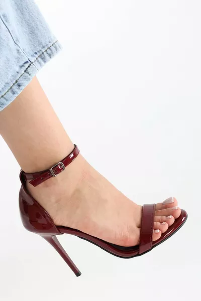 نسائي لينا بورجوندي جلد لامع بكعب واحد